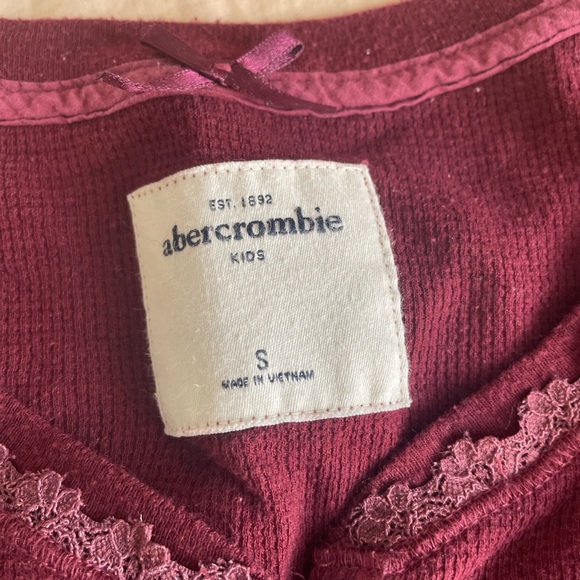 Abercrombie & Fitch burgundy top - Picture 3 of 4